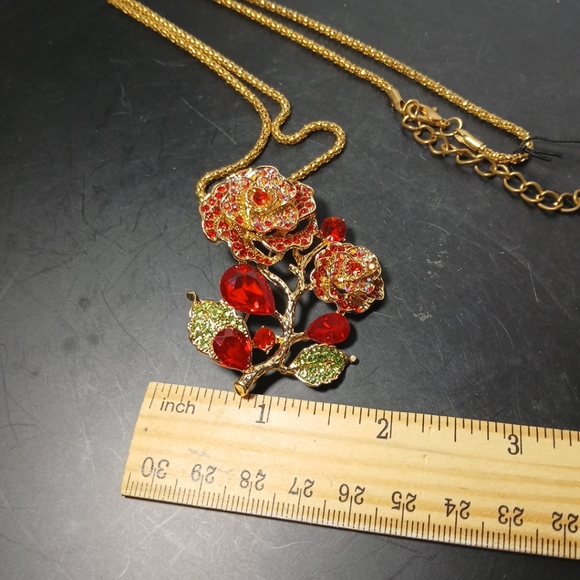 Betsey Johnson red  rhinestone flowers charm Pendant Necklace - Picture 8 of 10